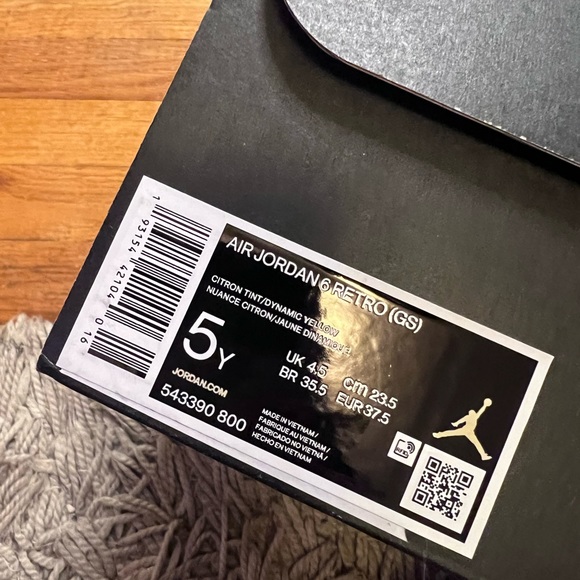 Nike Air Jordan 6 Retro - Picture 4 of 7